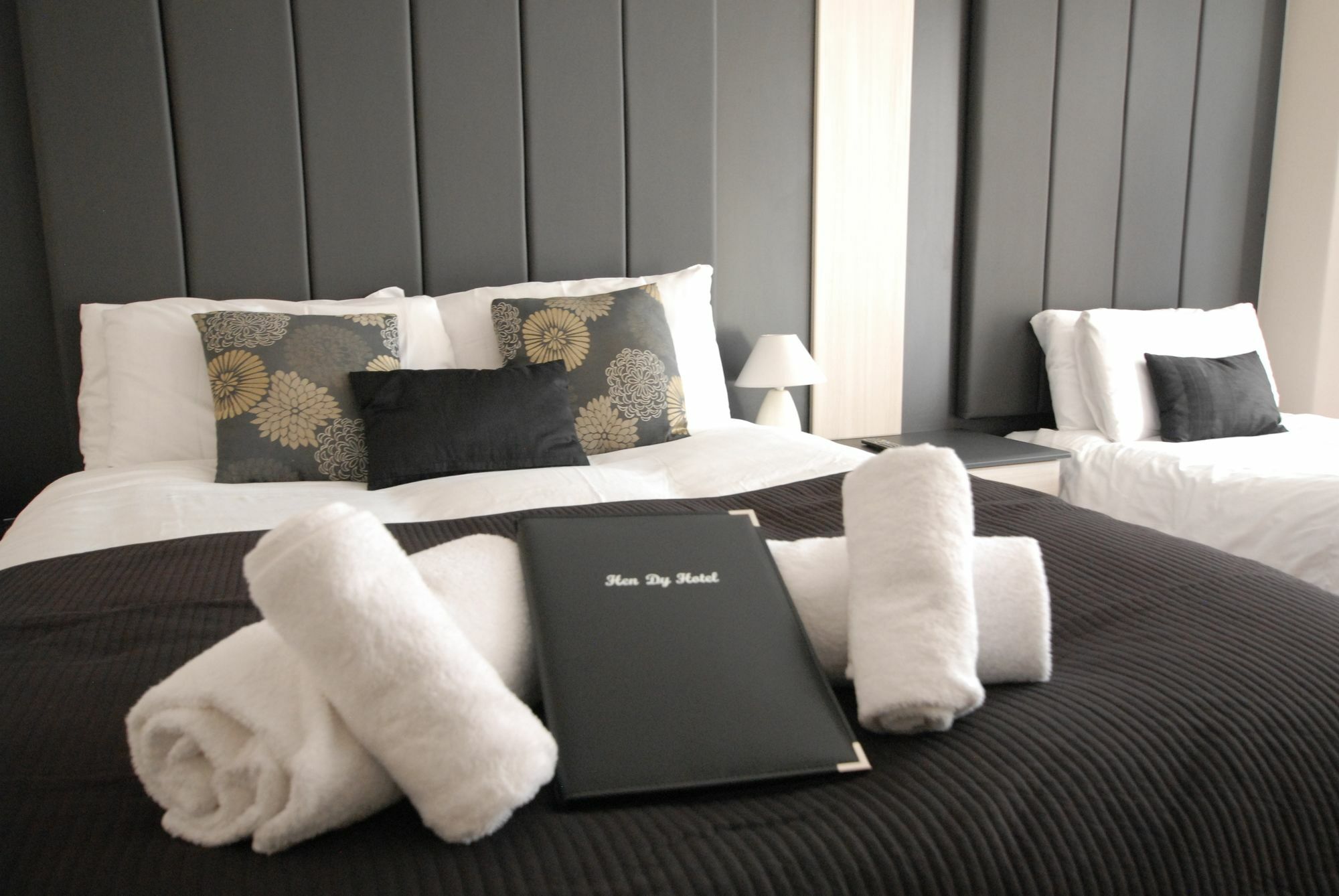 Hen Dy Bed & Breakfast ลันดิดโน ภายนอก รูปภาพ